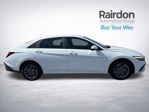 Used 2024 Hyundai Elantra SEL FWD image 8