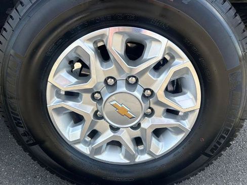 Used 2024 Chevrolet Silverado 3500 LT w/ Convenience Package AWD/4WD image 14