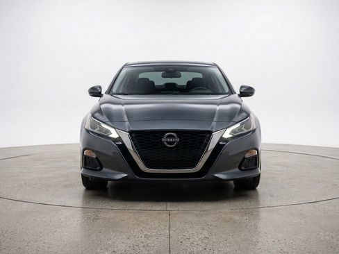 Used 2025 Nissan Altima 2.5 SV image 2