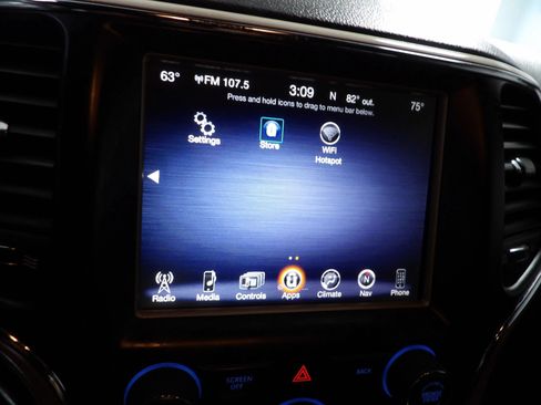 Used 2015 Jeep Grand Cherokee Laredo w/ Quick Order Package 23E AWD/4WD image 17