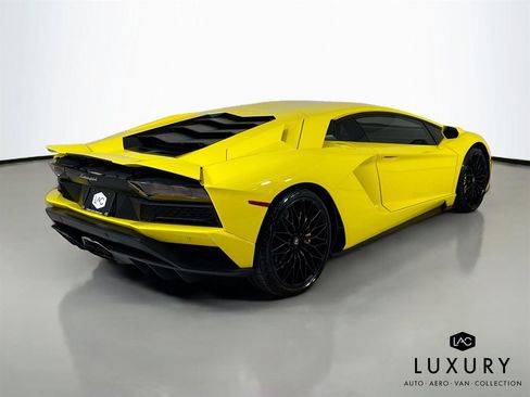 Used 2018 Lamborghini Aventador S image 6