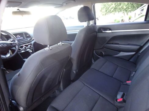 Used 2019 Hyundai Elantra SE w/ Cargo Package FWD image 18