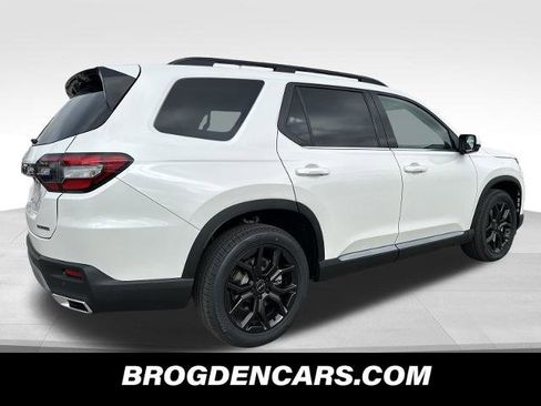 New 2025 Honda Pilot Touring image 3
