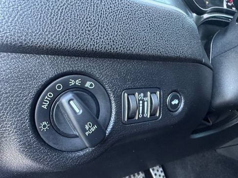 Used 2019 Dodge Charger Scat Pack RWD image 6
