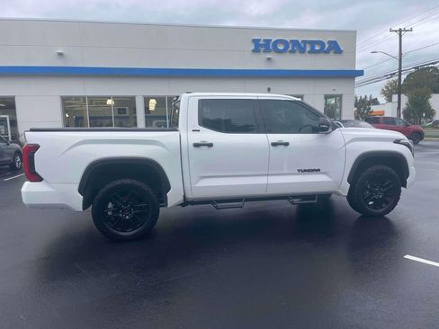 Used 2022 Toyota Tundra SR5 w/ SR5 Convenience Package image 4