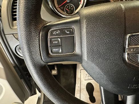 Used 2018 Dodge Grand Caravan SE w/ UConnect Hands-Free Group FWD image 11