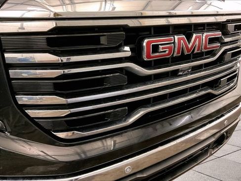 Used 2022 GMC Sierra 1500 SLT w/ SLT Premium Plus Package AWD/4WD image 29