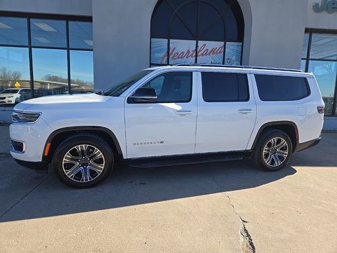 Used 2023 Jeep Wagoneer L Series II image 4