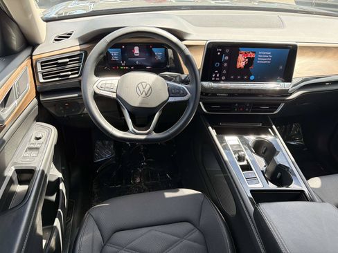 Used 2024 Volkswagen Atlas SE FWD image 8
