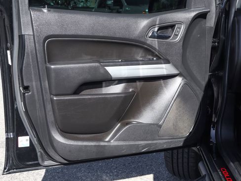 Used 2022 Chevrolet Colorado LT w/ Redline Special Edition image 17