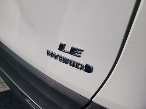 Used 2024 Toyota RAV4 LE AWD/4WD image 10