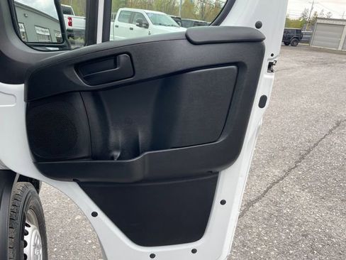 Used 2025 RAM ProMaster 2500 w/ Convenience Group FWD image 14
