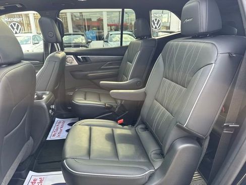 Certified 2025 Buick Enclave Avenir w/ Super Cruise Package AWD/4WD image 11