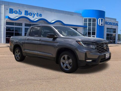 Used 2024 Honda Ridgeline TrailSport image 3