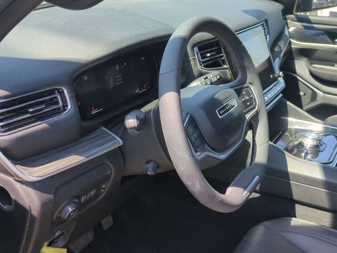 Used 2022 Jeep Wagoneer Series II AWD/4WD image 10