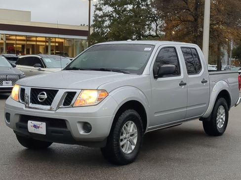 Used 2016 Nissan Frontier SV image 7