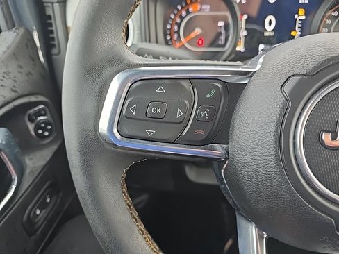 Used 2024 Jeep Wrangler Unlimited Sahara w/ Technology Group AWD/4WD image 14