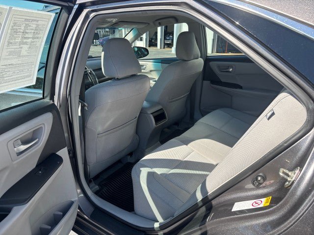 Used 2017 Toyota Camry LE FWD image 35