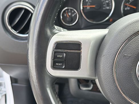 Used 2017 Jeep Compass Latitude AWD/4WD image 13