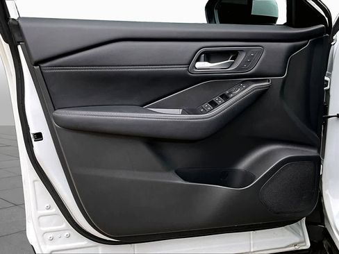 Used 2024 Nissan Rogue SL w/ SL Premium Package FWD image 22