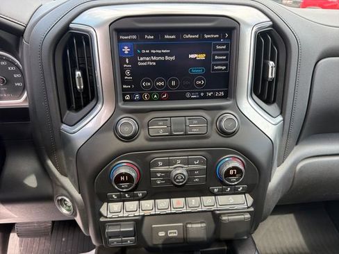 Used 2021 Chevrolet Silverado 2500 LTZ w/ LTZ Premium Package AWD/4WD image 17