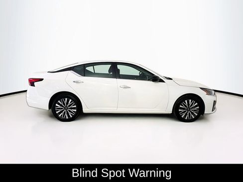 Used 2025 Nissan Altima 2.5 SV FWD image 8