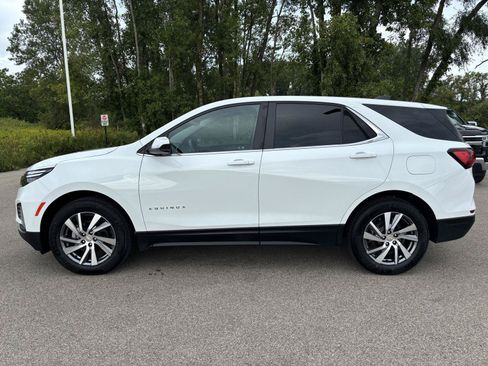 Used 2024 Chevrolet Equinox LT AWD/4WD image 2
