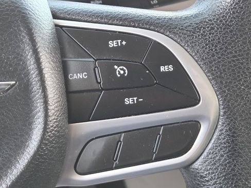 Used 2020 Chrysler Voyager Lxi FWD image 4