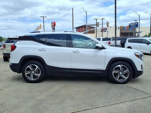 Used 2021 GMC Terrain SLT image 29