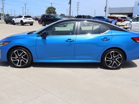 Used 2024 Nissan Sentra SR w/ SR Premium Package FWD image 8