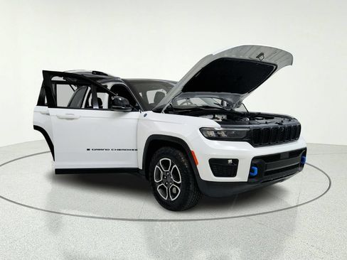 Used 2022 Jeep Grand Cherokee Trailhawk AWD/4WD image 11