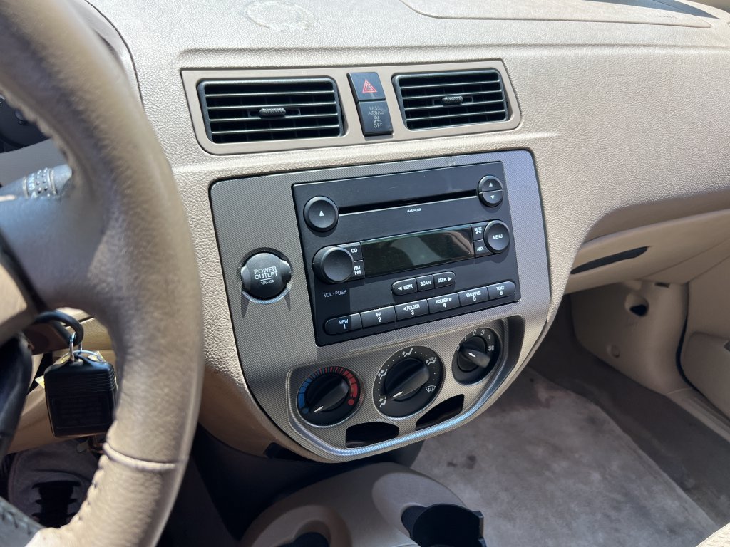 Used 2006 Ford Focus ZXW Wagon FWD image 24