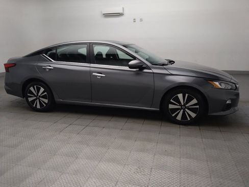 Used 2021 Nissan Altima 2.5 SV FWD image 11