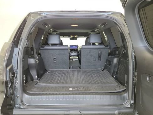 Used 2022 Lexus GX 460 Luxury w/ Accessory Package AWD/4WD image 9