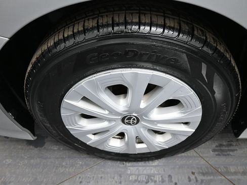 Certified 2022 Toyota Prius LE image 14