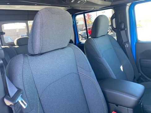 New 2025 Jeep Gladiator Sport image 30