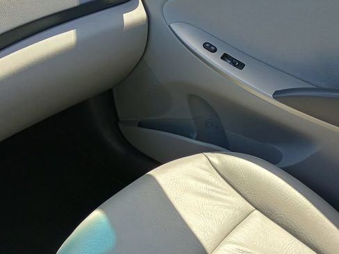 Used 2016 Hyundai Accent SE w/ Option Group 02 FWD image 19