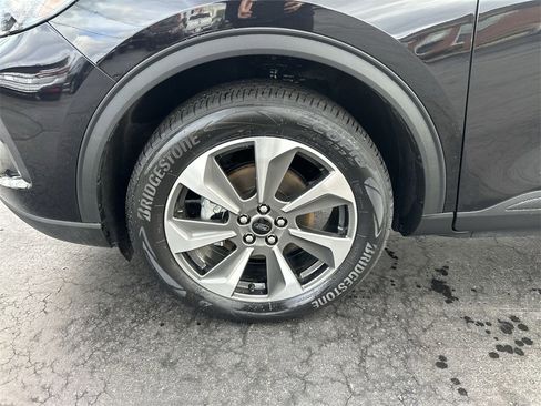 Used 2024 Ford Escape Platinum w/ Class II Trailer Tow Package image 10