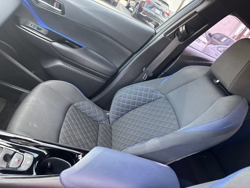 Used 2021 Toyota C-HR XLE FWD image 17