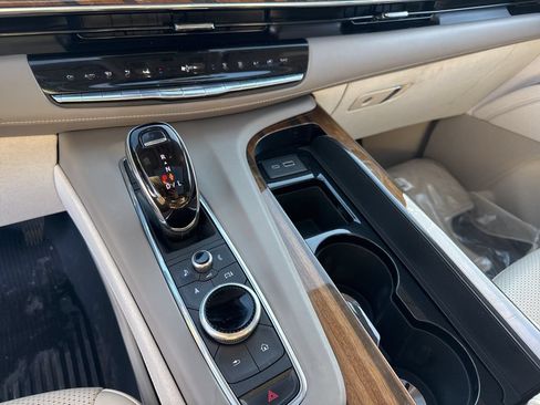 Used 2024 Cadillac Escalade ESV Sport Platinum AWD/4WD image 34