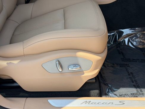 Certified 2022 Porsche Macan S AWD/4WD image 15