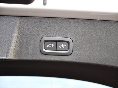 Used 2025 Volvo XC40 B5 Core image 26