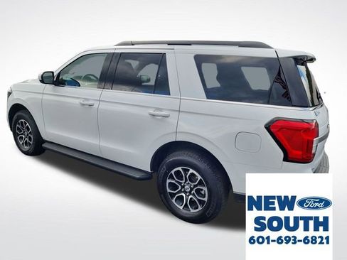Used 2024 Ford Expedition XLT image 3