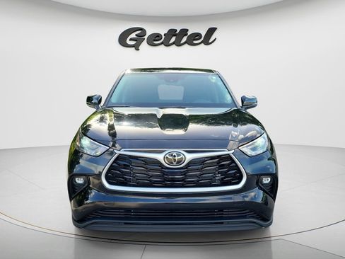 Certified 2023 Toyota Highlander LE FWD image 2