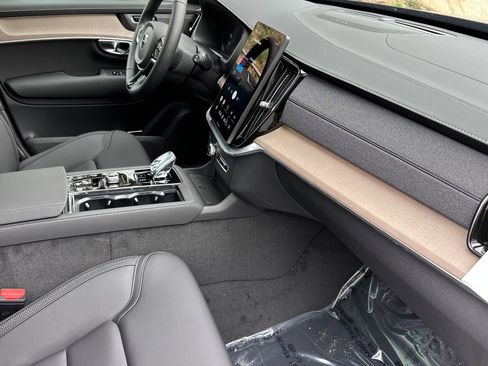 New 2025 Volvo XC90 B6 Plus image 14