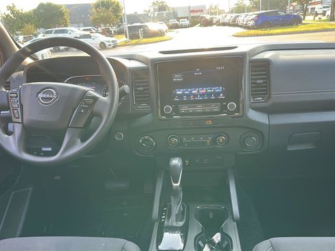 Used 2023 Nissan Frontier SV w/ Midnight Edition Package AWD/4WD image 13