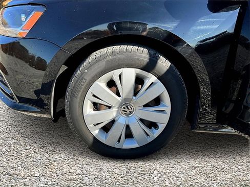 Used 2017 Volkswagen Jetta S image 9