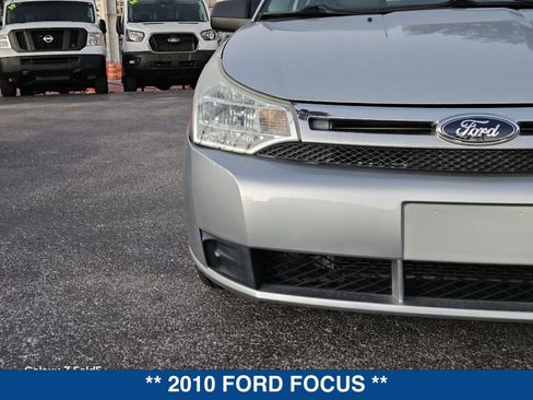 Used 2010 Ford Focus SE image 9