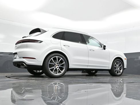 New 2025 Porsche Cayenne image 38