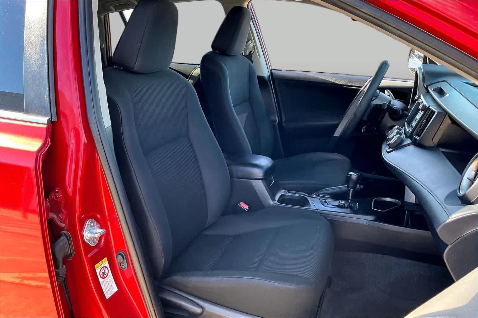 Used 2017 Toyota RAV4 LE FWD image 9